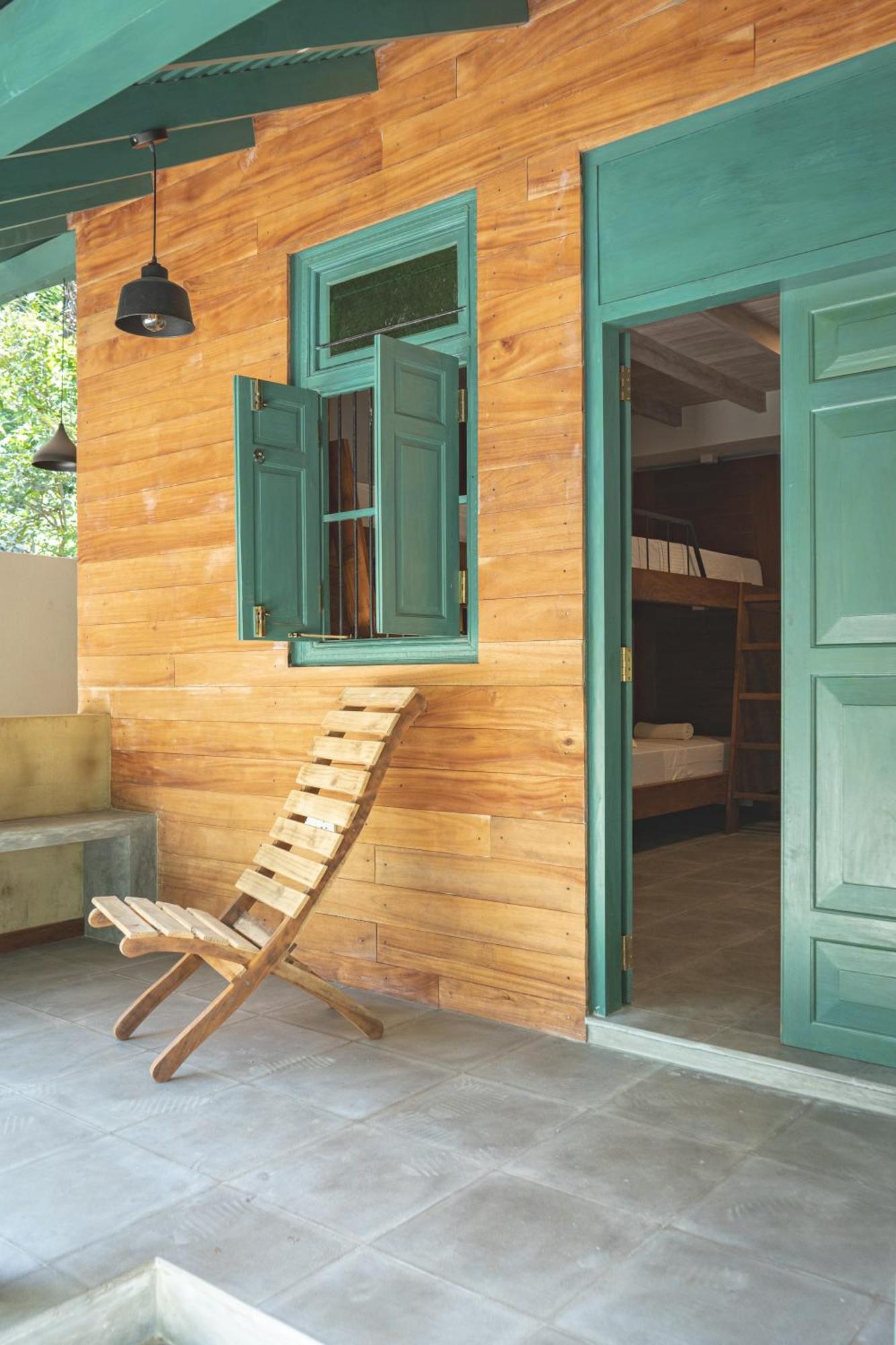 Locos Hiriketiya Hostel Dickwella Exterior photo